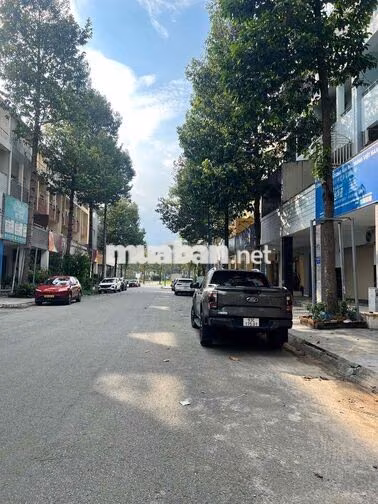 CHO THUÊ NHÀ MẶT TIỀN KHU CHINA TOUW TRUNG TÂM THÀNH PHỐ MỚI MỚI 100%