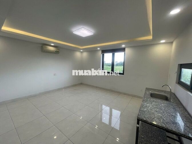 - Giáp Q7 -  Rộng : 30 m2 Cách TĐT , RMIT , PMH , Lotte Q7 chỉ 10’