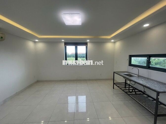 - Giáp Q7 -  Rộng : 30 m2 Cách TĐT , RMIT , PMH , Lotte Q7 chỉ 10’