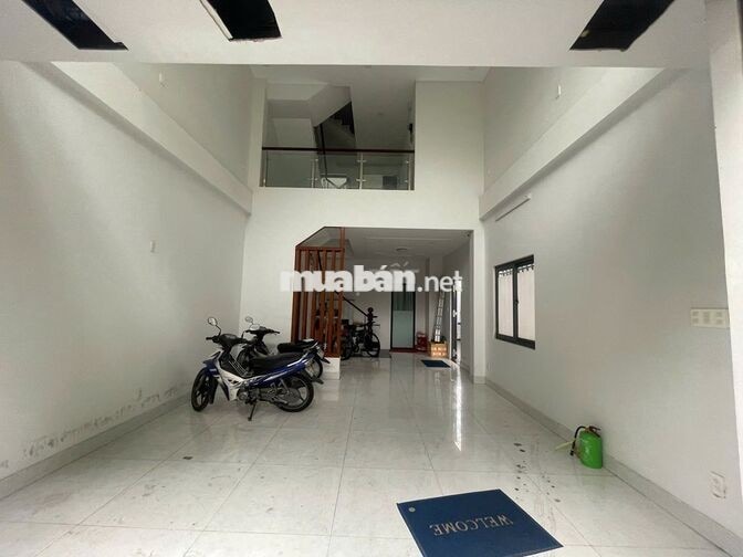 - Giáp Q7 -  Rộng : 30 m2 Cách TĐT , RMIT , PMH , Lotte Q7 chỉ 10’
