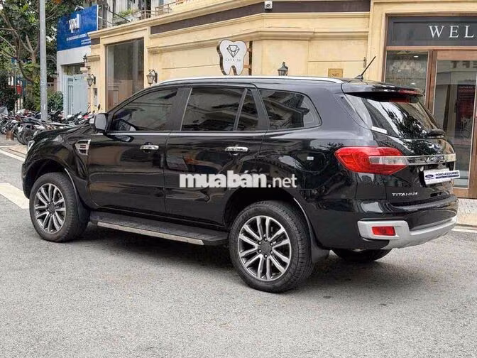 Ford Everest Titanium 4x4 2021 Đen 18.000km