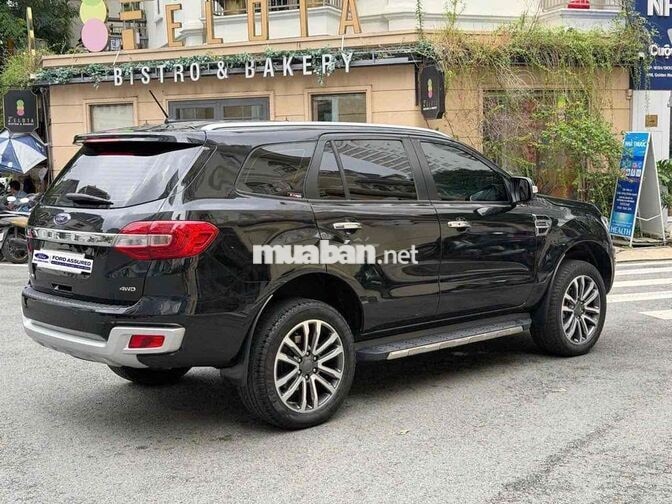 Ford Everest Titanium 4x4 2021 Đen 18.000km