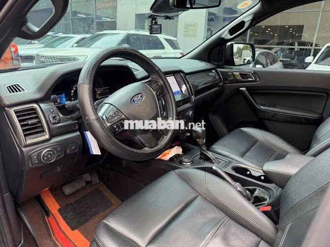 Ford Everest Titanium 4x4 2021 Đen 18.000km