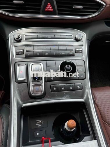 Hyundai Santafe 2021 full xăng cao cấp 2vạn km
