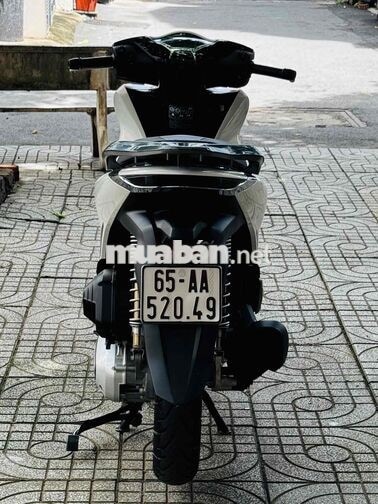 Honda SH 125i cuoi 2025 Trắng đen xe lướt 9 chủ