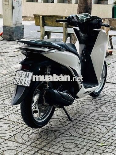 Honda SH 125i cuoi 2025 Trắng đen xe lướt 9 chủ