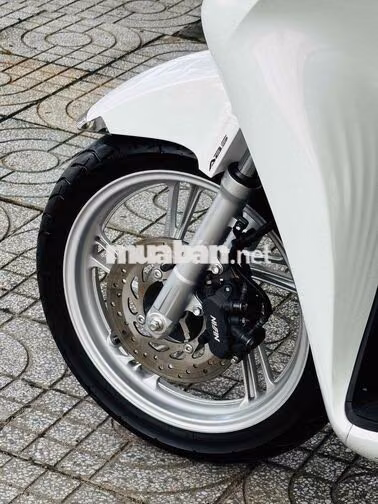 Honda SH 125i cuoi 2025 Trắng đen xe lướt 9 chủ