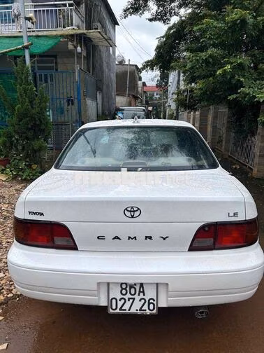 Toyota Camry LE Trắng Nhật Bản Sàn