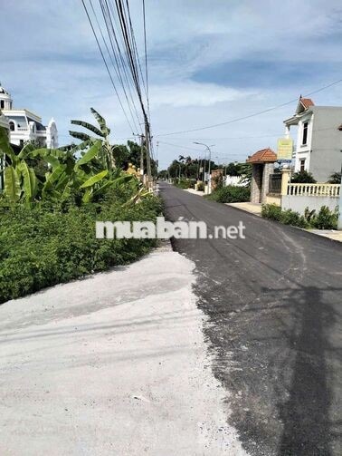 cần ra căn nhà hai mặt tiền, khu dân cư đông đúc hiện trạng đường nhựa