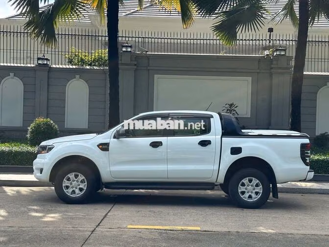 Ford Ranger 2022 2.2 XLS 4x2AT Trắng Tự động