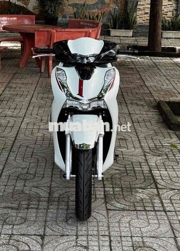 Honda SH 125i cuoi 2025 Trắng đen xe lướt 9 chủ