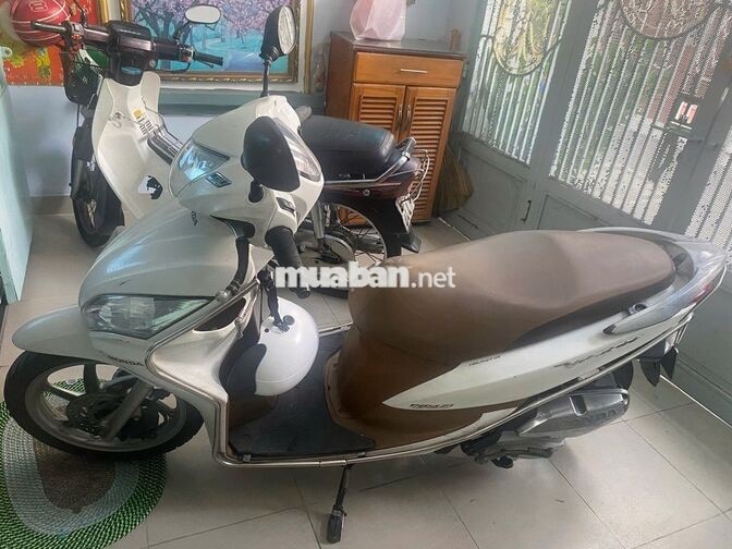 Honda Vision Trắng chính chủ - Biển số HCM