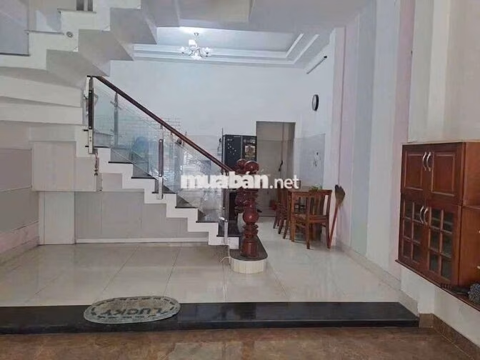 Cho thuê nhà 1 Trệt 2 Lầu gần Làng Đại học và chợ Đông Hoà
