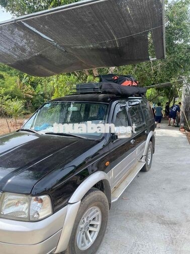 Ford Everest XLT Đen Xe 2 cầu
