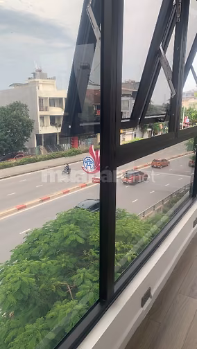 Bán nhà mặt phố 5 tầng, đường Âu Cơ, phía lẻ Hồ Tây