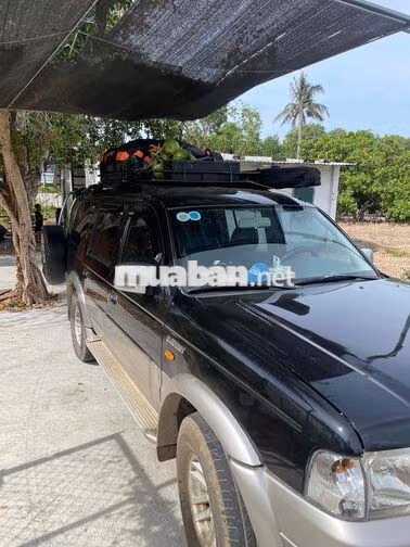 Ford Everest XLT Đen Xe 2 cầu