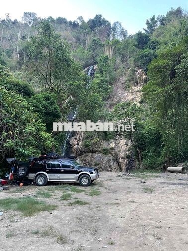 Ford Everest XLT Đen Xe 2 cầu