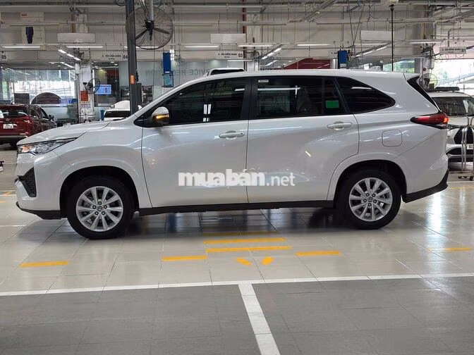 Toyota Innova Cross 2.0V 2024 Trắng 19.000 km
