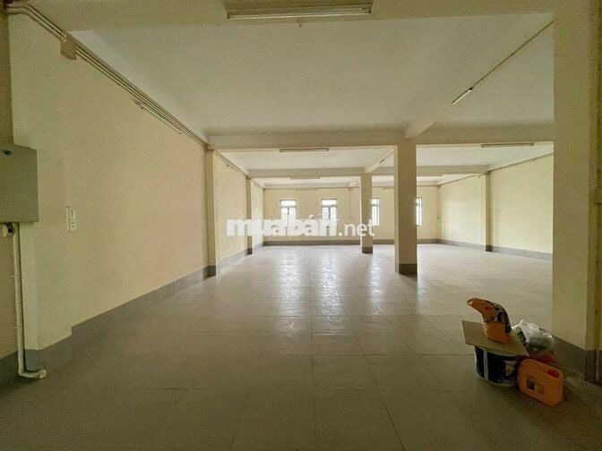 TÒA NHÀ 4 TẦNG - GẦN 800M2 - NGAY KHU HÀNH CHÍNH DĨ AN -  QUẢNG TRƯỜNG
