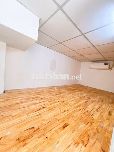 KIOT MBKD NGAY ĐH VĂN LANG - VỈA HÈ 6M - HẺM 2 OTO TRÁNH NHAU - 35M2