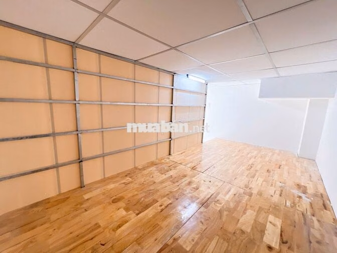KIOT MBKD NGAY ĐH VĂN LANG - VỈA HÈ 6M - HẺM 2 OTO TRÁNH NHAU - 35M2