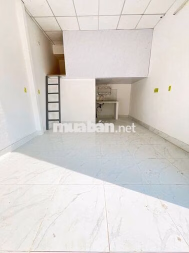 KIOT MBKD NGAY ĐH VĂN LANG - VỈA HÈ 6M - HẺM 2 OTO TRÁNH NHAU - 35M2