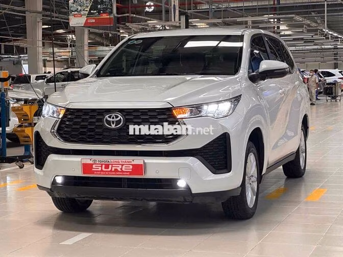 Toyota Innova Cross 2.0V 2024 Trắng 19.000 km