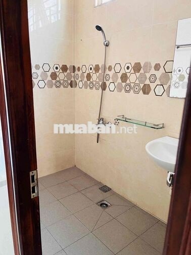 Phòng 18m2 đường Bình Lợi, cửa sổ trời, có máy lạnh giá 3tr4