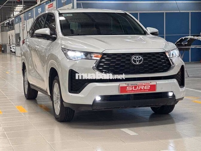 Toyota Innova Cross 2.0V 2024 Trắng 19.000 km