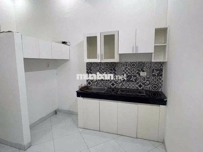 PHÒNG TRỐNG Ở LIỀN ! ĐUONG 36 Linh đông giá 2,4 trieu