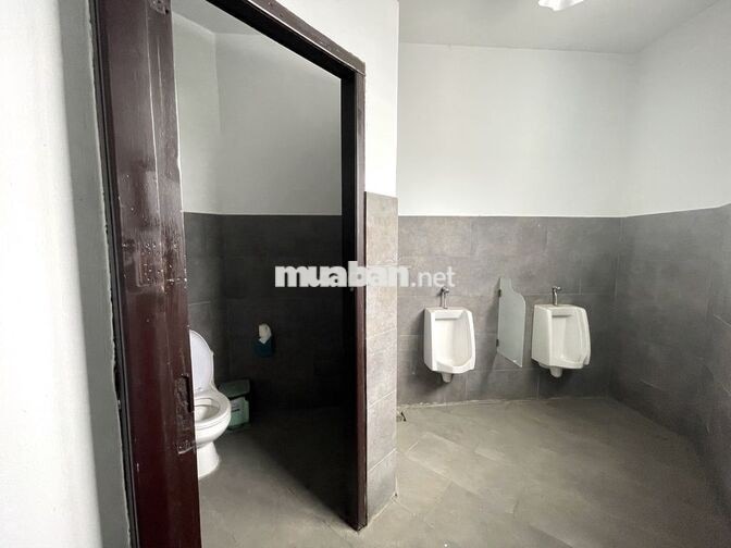 CHO THUÊ MẶT BẰNG 3 TẦNG CÓ HẦM GỬI XE MẶT TIỀN GẦN CHỢ ĐẦM GIÁ 100