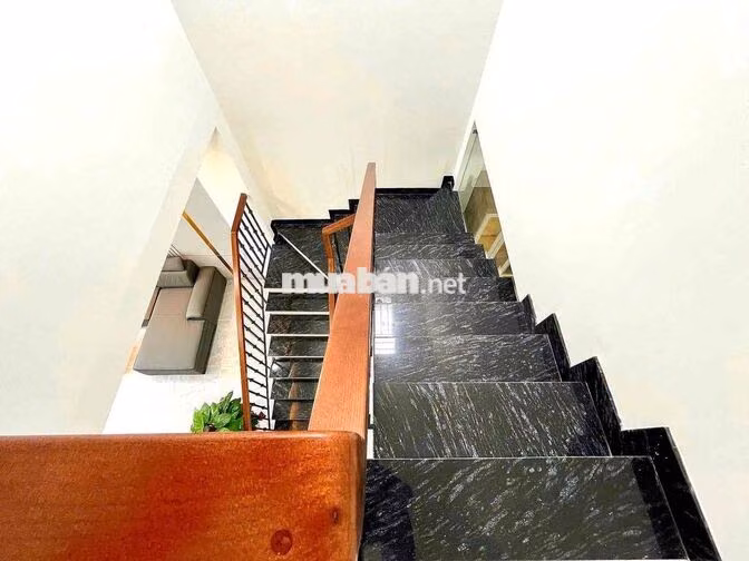 Cần tiền trả nợ ngân hàng cần bán gấp căn nhà 1 trệt 1 lầu.Hóc môn