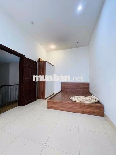 Mình cho thuê nhà nguyên căn ngõ Yên Lãng, Đống Đa. Oto đỗ cửa, sát mặ