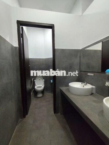 CHO THUÊ MẶT BẰNG 3 TẦNG CÓ HẦM GỬI XE MẶT TIỀN GẦN CHỢ ĐẦM GIÁ 100