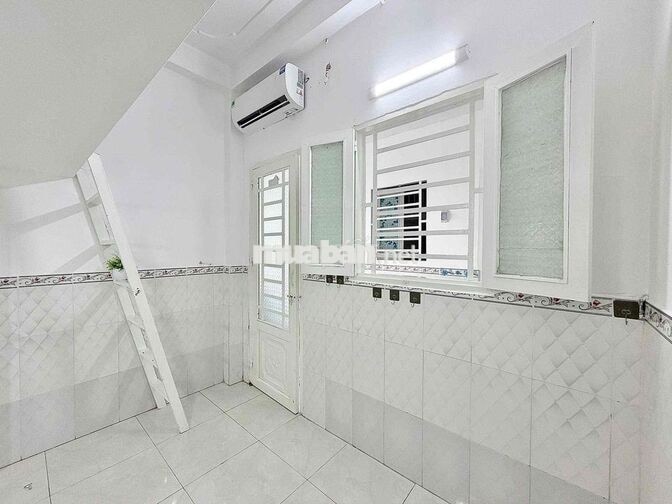 PHÒNG GÁC TRẦN TẤN - ÂU CƠ MỚI SACH SẼ THANG MÁY GÁC CAO - NT CƠ BẢN