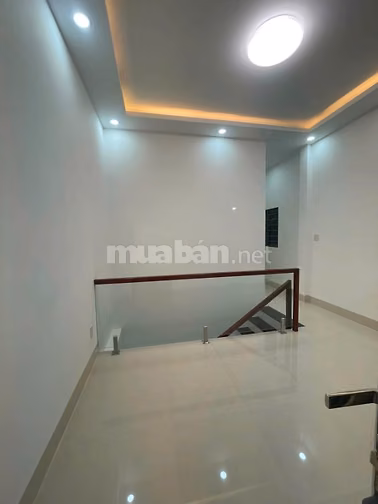Bán rẻ lại căn nhà còn mới cuối Phan Văn Hớn Hóc Môn 435 Triệu 