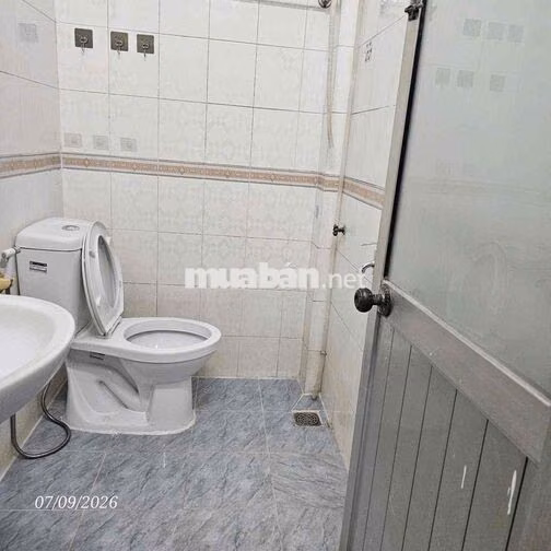 Cho thuê nhà nguyên căn 1 trệt 1 lầu đúc MỚI SỬA SANG