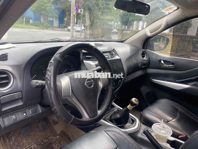 Nissan Navara 5 chỗ màu Nâu 4x4