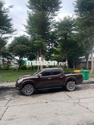 Nissan Navara 5 chỗ màu Nâu 4x4