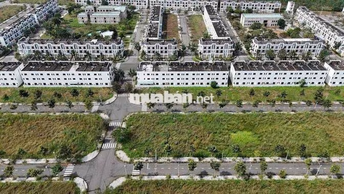 CẦN BÁN GẤP  LÔ ĐẤT  LẤY TIỀN VỀ ÚC SỐNG VỚI CON