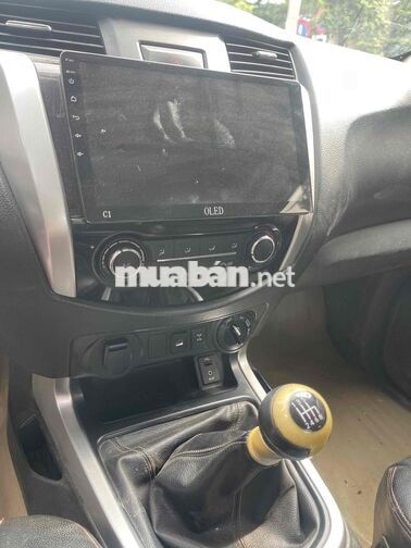 Nissan Navara 5 chỗ màu Nâu 4x4