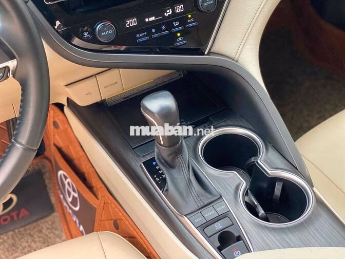 Toyota Camry 2.5Q 2022 Trắng Ghế da