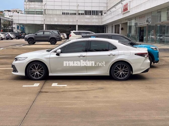 Toyota Camry 2.5Q 2022 Trắng Ghế da