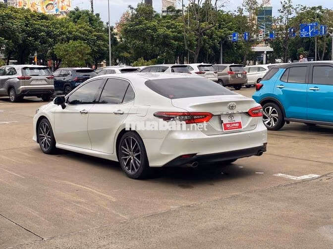 Toyota Camry 2.5Q 2022 Trắng Ghế da