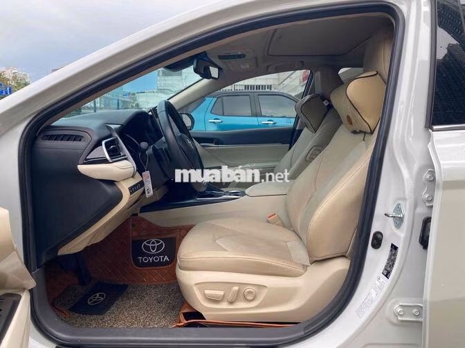 Toyota Camry 2.5Q 2022 Trắng Ghế da