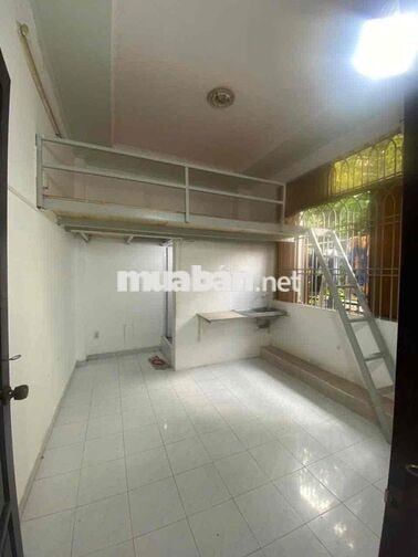 Phòng duplex to có ban công cửa sổ thoáng mát giá rẻ