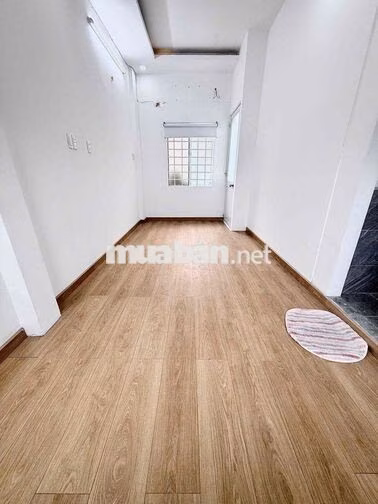 Nhà cách ngã 6 GV 200m, cho thuê 6tr/tháng, khu dân cư an ninh, nhà mo