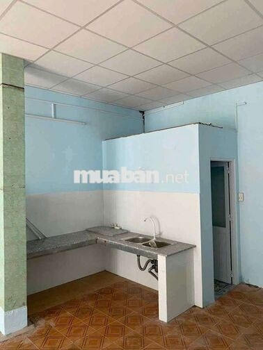 CHO THUÊ NHÀ DT RỘNG 150M CÓ SÂN XE ỎTO 5.5TR