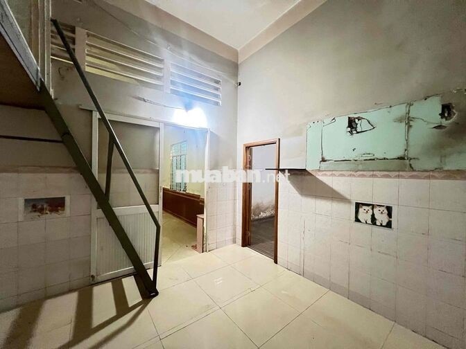 Cho thuê mặt bằng siêu rộng có 2 chỗ ngủ ở Bùi Văn Ba, Q7