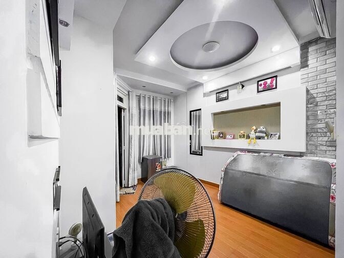 Chính chủ - NHÀ  HXH NG VĂN ĐẬU 5PN 6WC (1 TRỆT 4 LẦU 3.5 * 12)